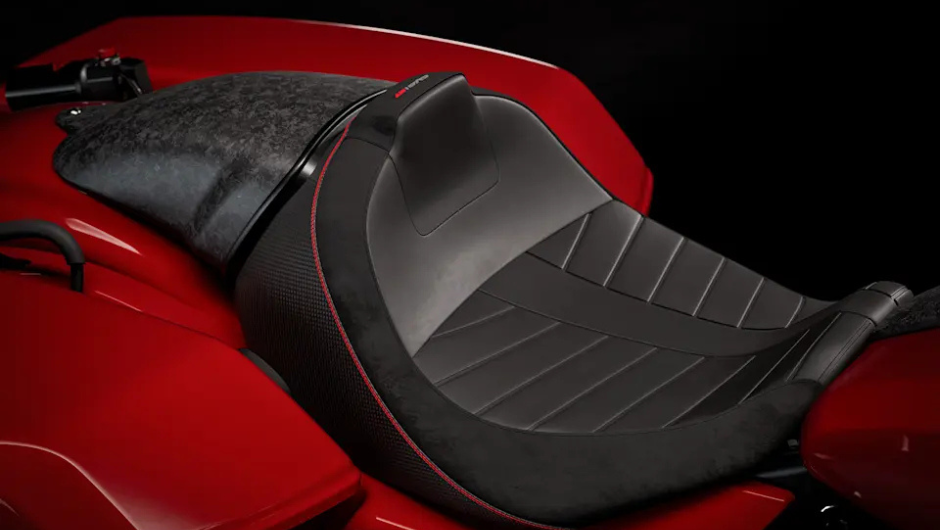 CVO™ Road Glide™ ST 2025